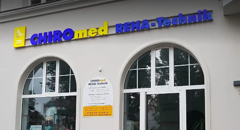 Außenansicht des Ladens von CHIROmed REHA-Technik am Sterndamm in Berlin-Johannisthal